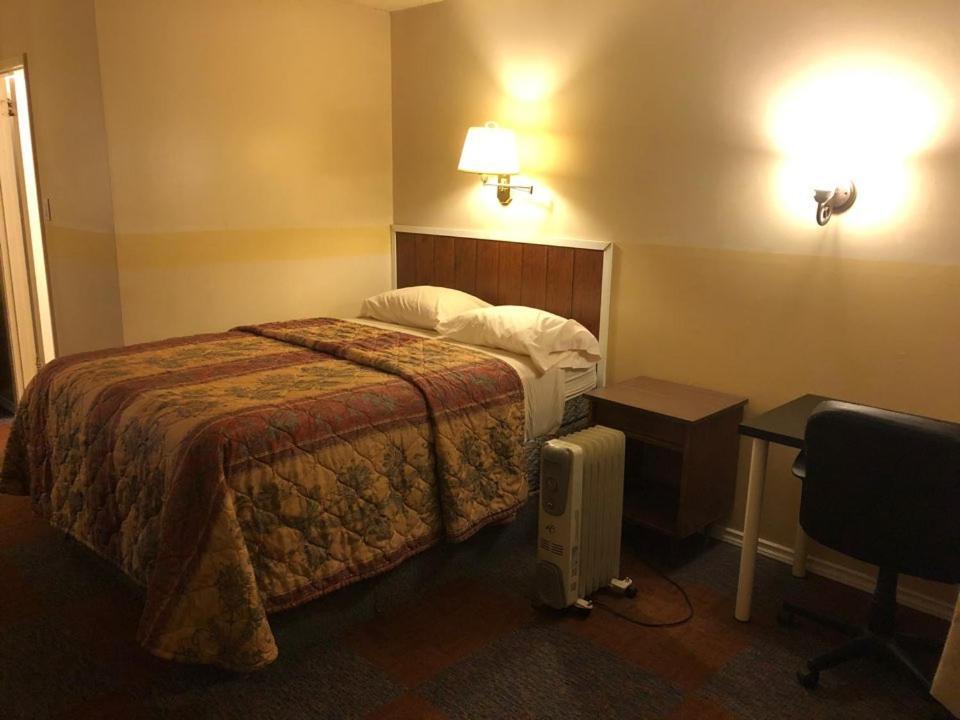 Hillcrest Motel Manning Экстерьер фото